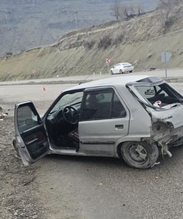 Kontrolden çıkan otomobil istinat duvarına çarptı: 1 yaralı