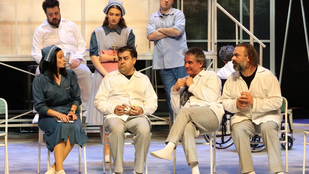 Konya Şehir Tiyatrosu "Kafesten bir kuş uçtu" adlı tiyatro oyununu ilk kez sahneledi