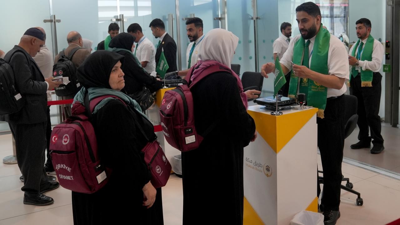 Türk hacı adayları hac için kutsal topraklara gitti