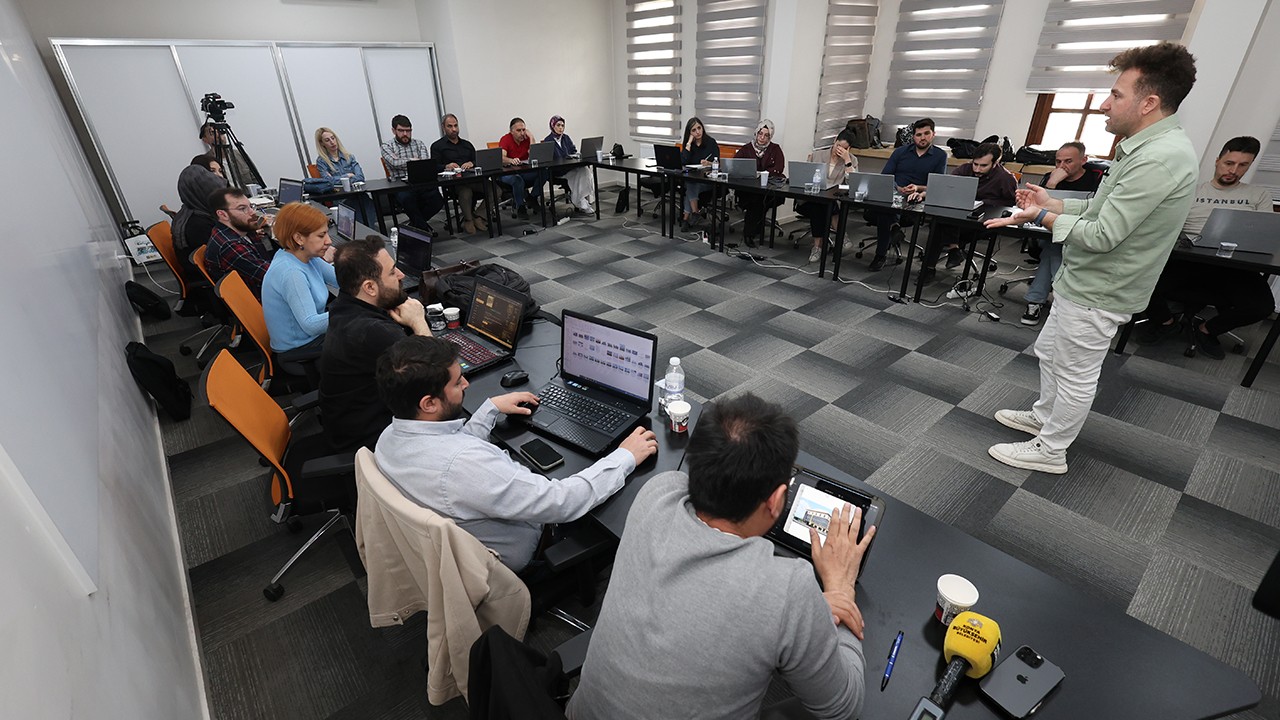 Konya Büyükşehir personeline yapay zekâ odaklı eğitim programı düzenlendi