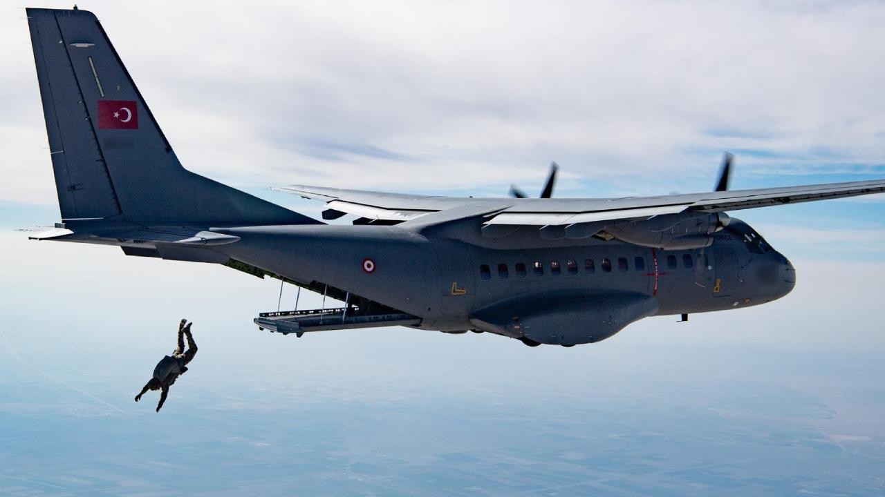 NATO'dan "Türk paraşütçü" paylaşımı