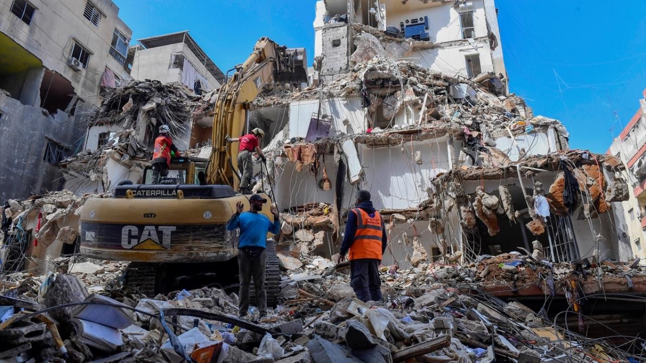 Soykırımcı İsrail ordusu, Lübnan'ın işgal ettiği beldelerdeki evleri yıkmayı sürdürüyor