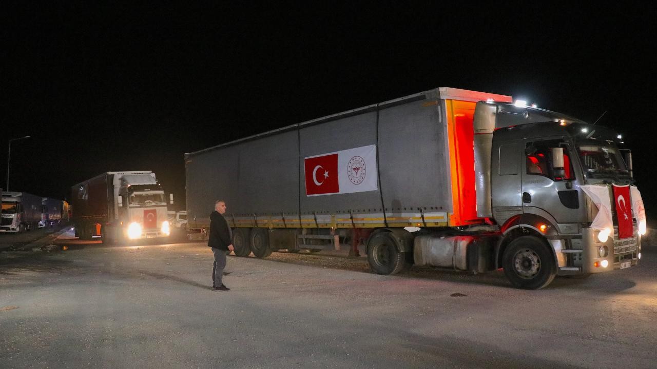 Türkiye'den İran'a 6 tırlık tıbbi yardım yola çıkıyor
