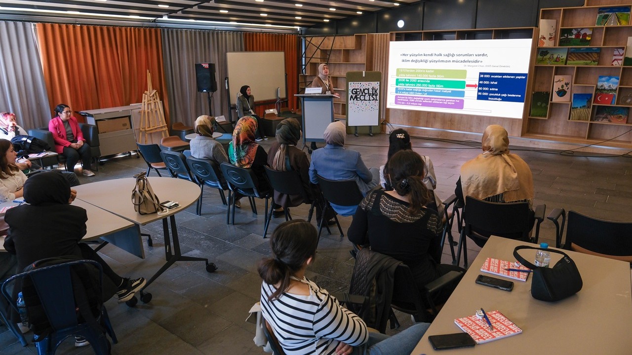 Büyükşehir Gençlik Meclisi ve NEÜ tarafından “Hemşirelik Öğrencileri Çalıştayı” düzenlendi