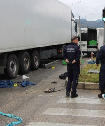 Cenaze dönüşü feci kaza : Otomobilden fırlayan bebek hayatını kaybetti