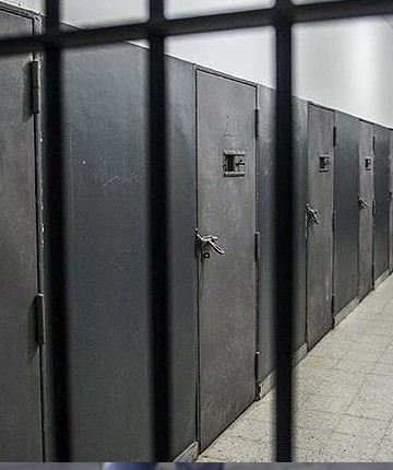 Beylik tabancasını tanıtırken arkadaşını vuran polise 16 yıl hapis cezası