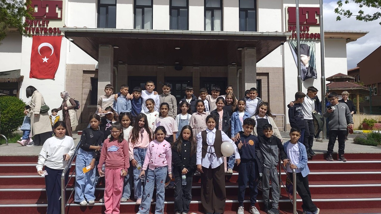 Kulu’da öğrenciler Devlet Tiyatrosu ile buluştu