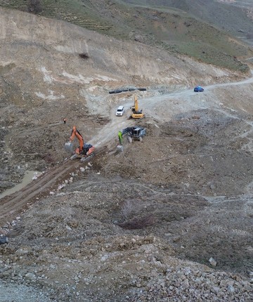 Heyelan nedeniyle 6 gündür kapalı olan Hakkari-Van kara yolu, kontrollü ulaşıma açıldı