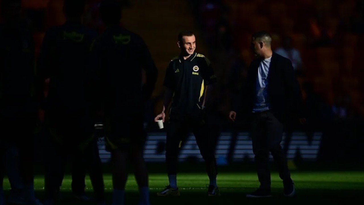 Çay içerek turladı! Galatasaray taraftarından Kerem Aktürkoğlu'na tepki