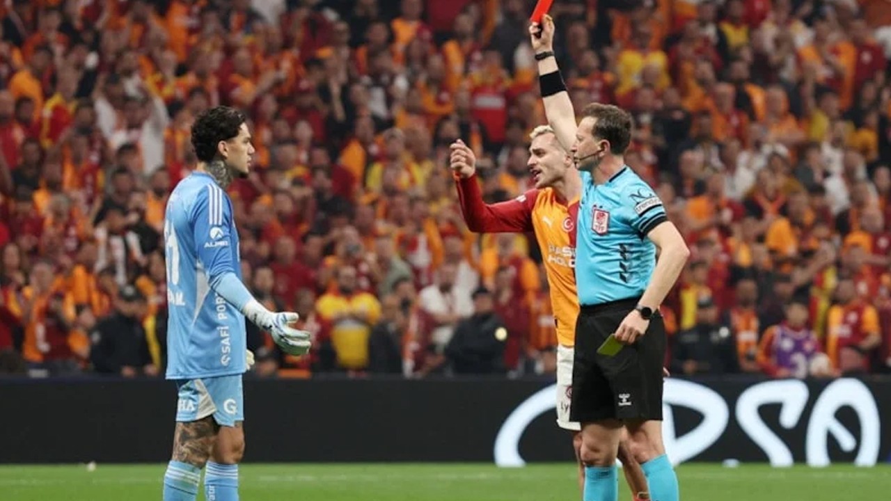 Derbide olay var! Ederson kırmızı kart gördü...