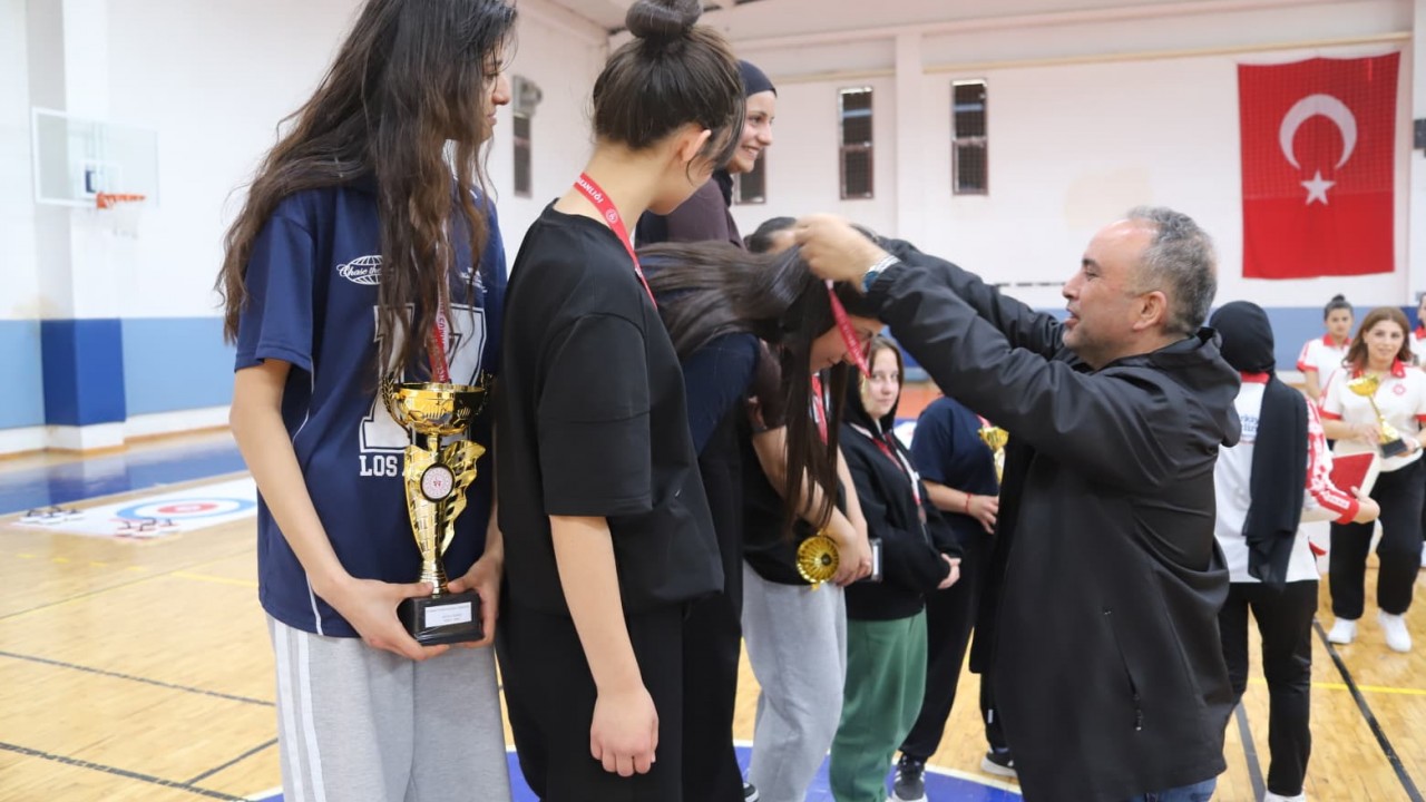 Konya'da 23 Nisan'a özel curling müsabakası düzenlendi