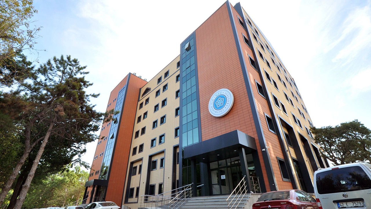 NEÜ Diş Hekimliği’nden gururlandıran küresel başarı