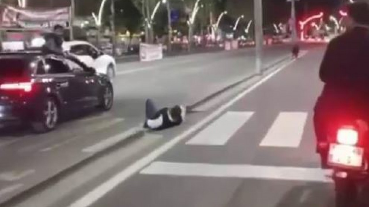 Domuz dehşeti: Yayaya çarpıp yaraladı, trafiğin altını üstüne getirdi