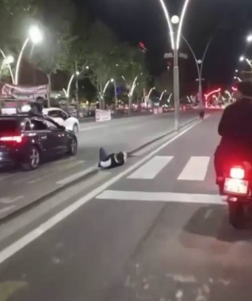 Domuz dehşeti: Yayaya çarpıp yaraladı, trafiğin altını üstüne getirdi