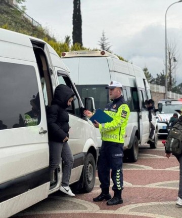 'Okul Taşıtı' yazmayan servis aracına ceza