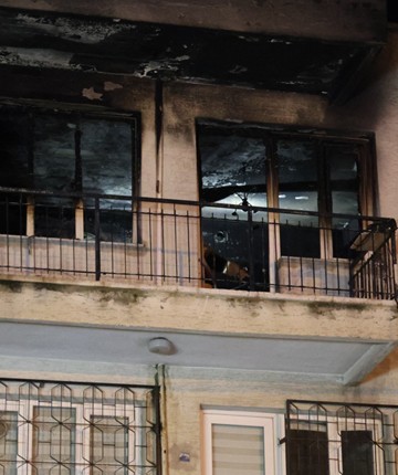 Evde çıkan yangında baba öldü, engelli oğlu entübe edildi