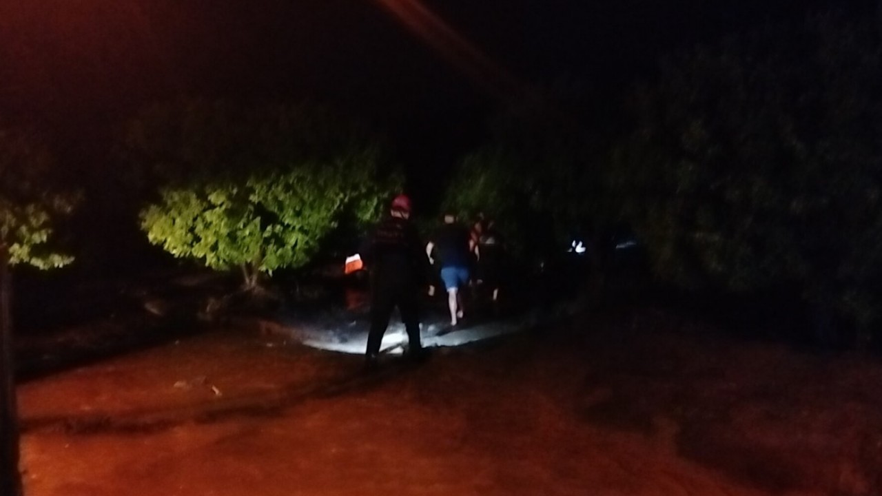 Kozan’da sel faciası: Araçtan atlayan 2 kişiden biri hayatını kaybetti