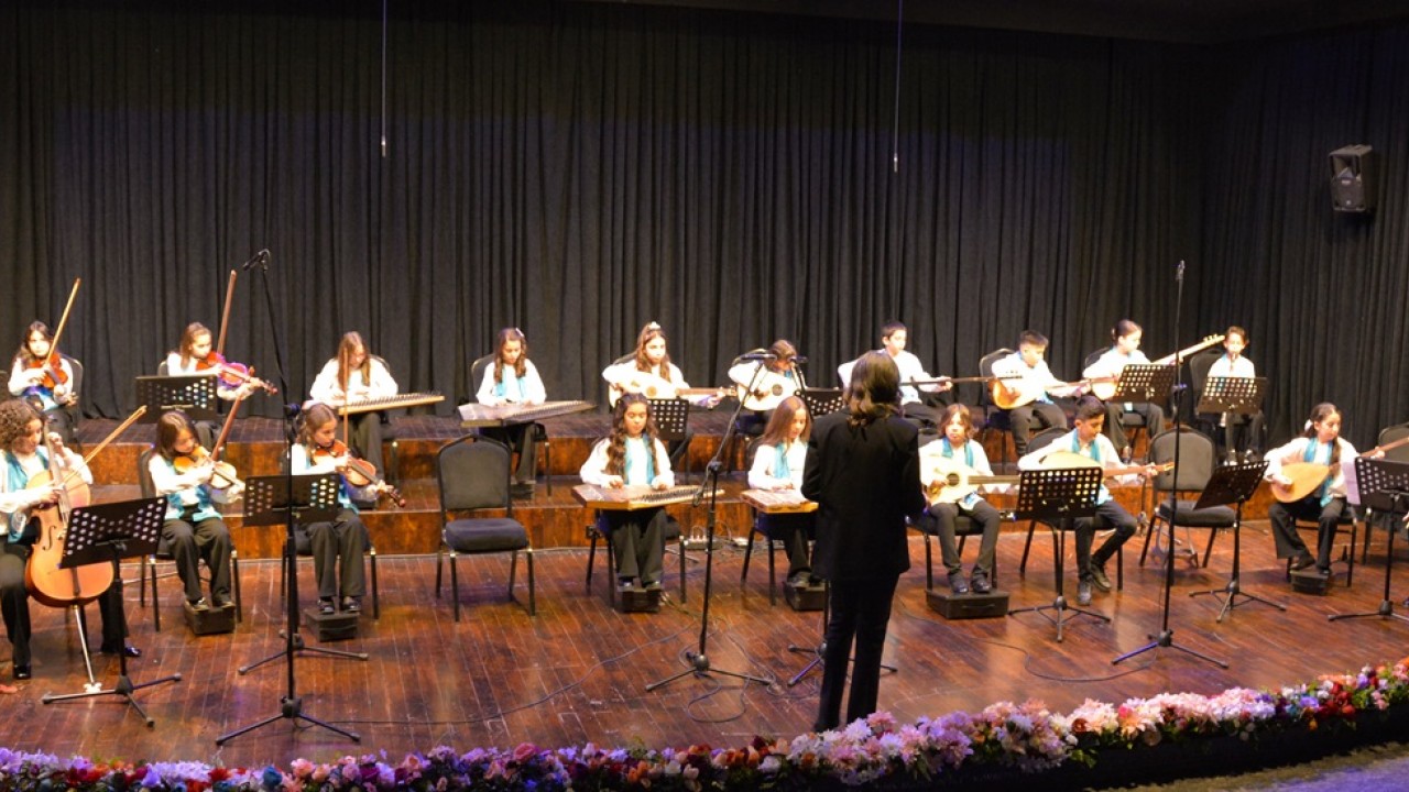 NEÜ Türk Müziği Günleri’nde minik yeteneklerden saz dinletisi