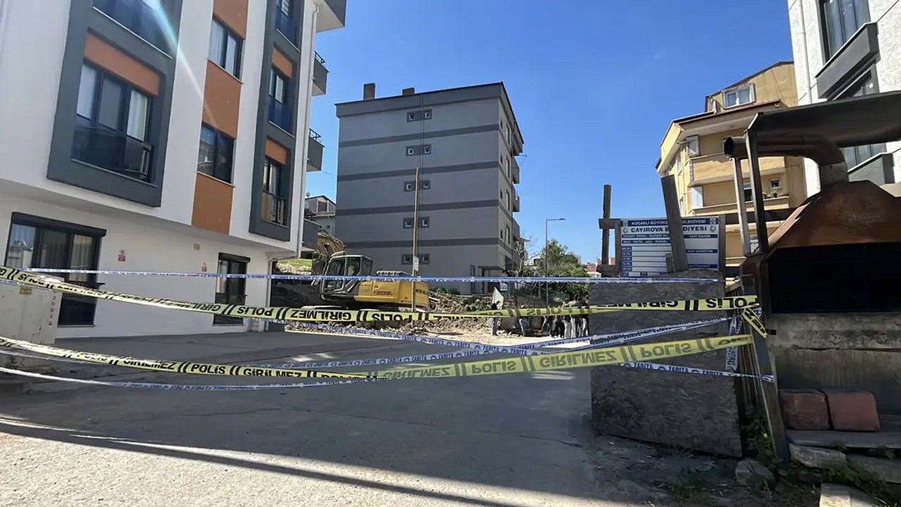 Temel kazısında toprak kaydı beş katlı apartman tahliye edilip mühürlendi