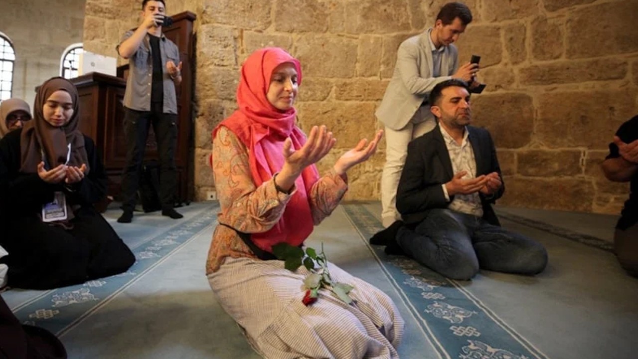 Ukraynalı yoga eğitmeni Müslüman oldu