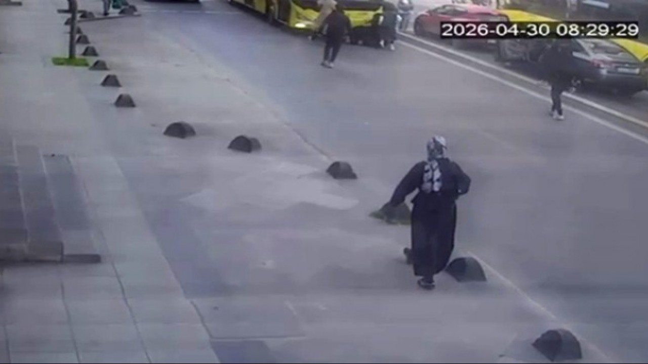 Kırmızı ışık ihlali yapan otobüs çocuğa çarptı