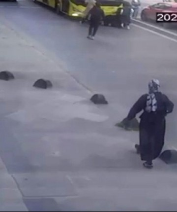 Kırmızı ışık ihlali yapan otobüs çocuğa çarptı