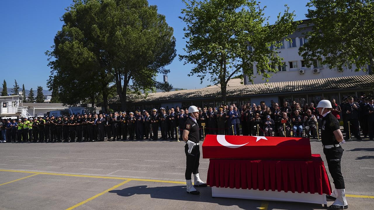 Trafik kazasında şehit olan polis Serkan Hızlı için tören düzenlendi