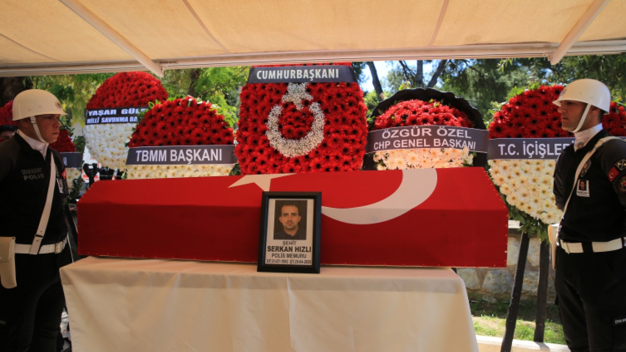 Trafik kazasında şehit olan polis Serkan Hızlı son yolculuğuna uğurlandı
