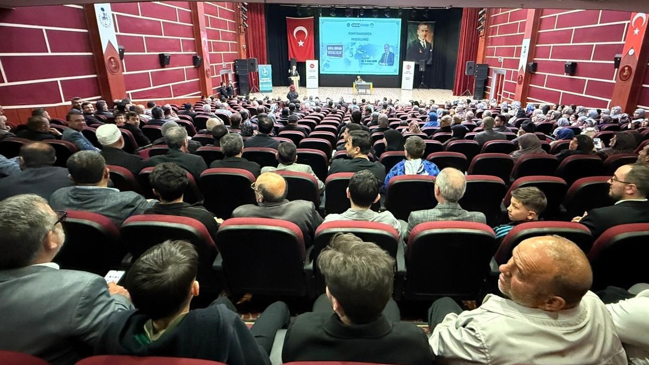 Akşehir’de "Dijital Dünyada Değerli Ailem" konferansı düzenlendi