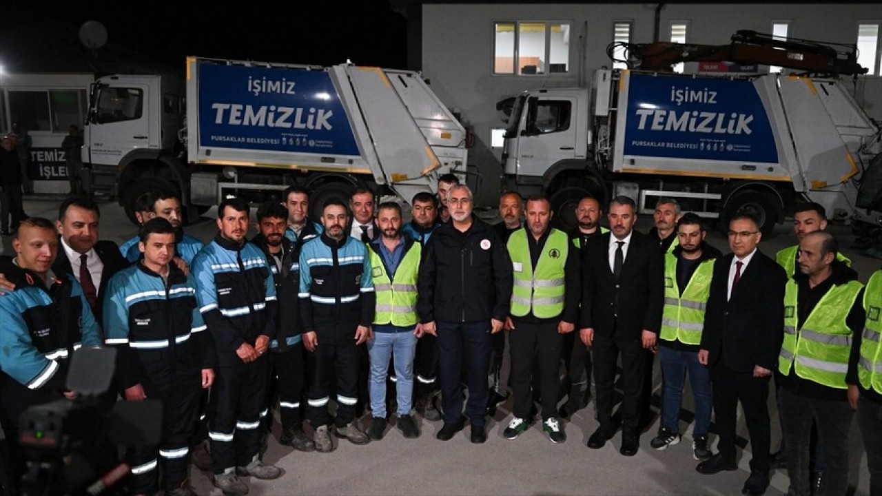 Çalışma ve Sosyal Güvenlik Bakanı Işıkhan, 1 Mayıs'ı işçilerle karşıladı