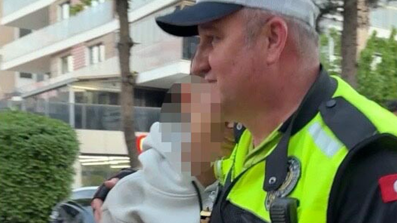 Kaçan motosiklet sürücüsü, kazadan sonra polise sarılıp ağladı