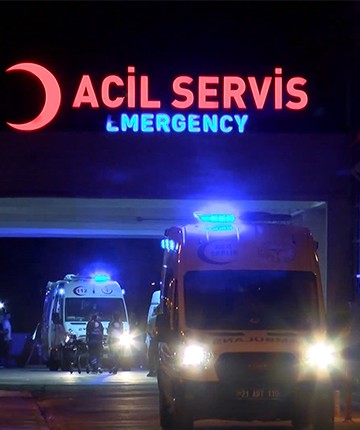 Kutlamalarda başına yorgun mermi isabet eden kişi ağır yaralandı