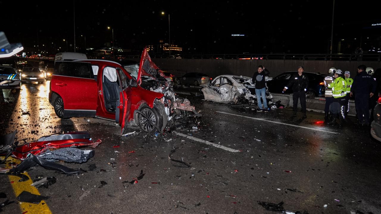 Zincirleme trafik kazası: 3'ü ağır, 8 yaralı