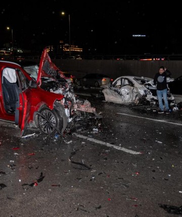 Zincirleme trafik kazası: 3'ü ağır, 8 yaralı