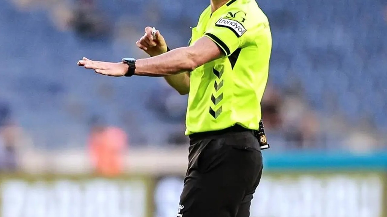 Hakeme yumruk atan futbolcu gözaltına alındı