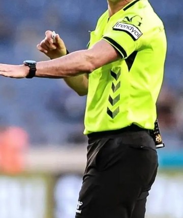 Hakeme yumruk atan futbolcu gözaltına alındı