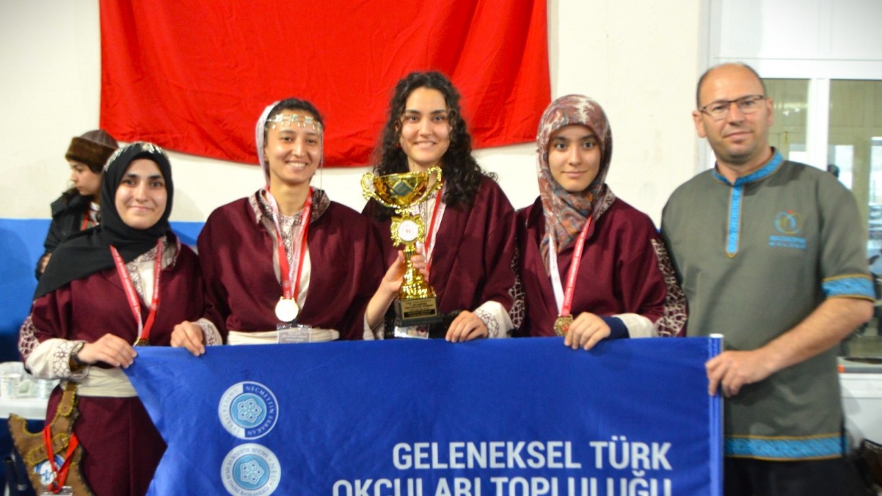 NEÜ’lü sporculardan çifte başarı: Türkiye şampiyonu oldular