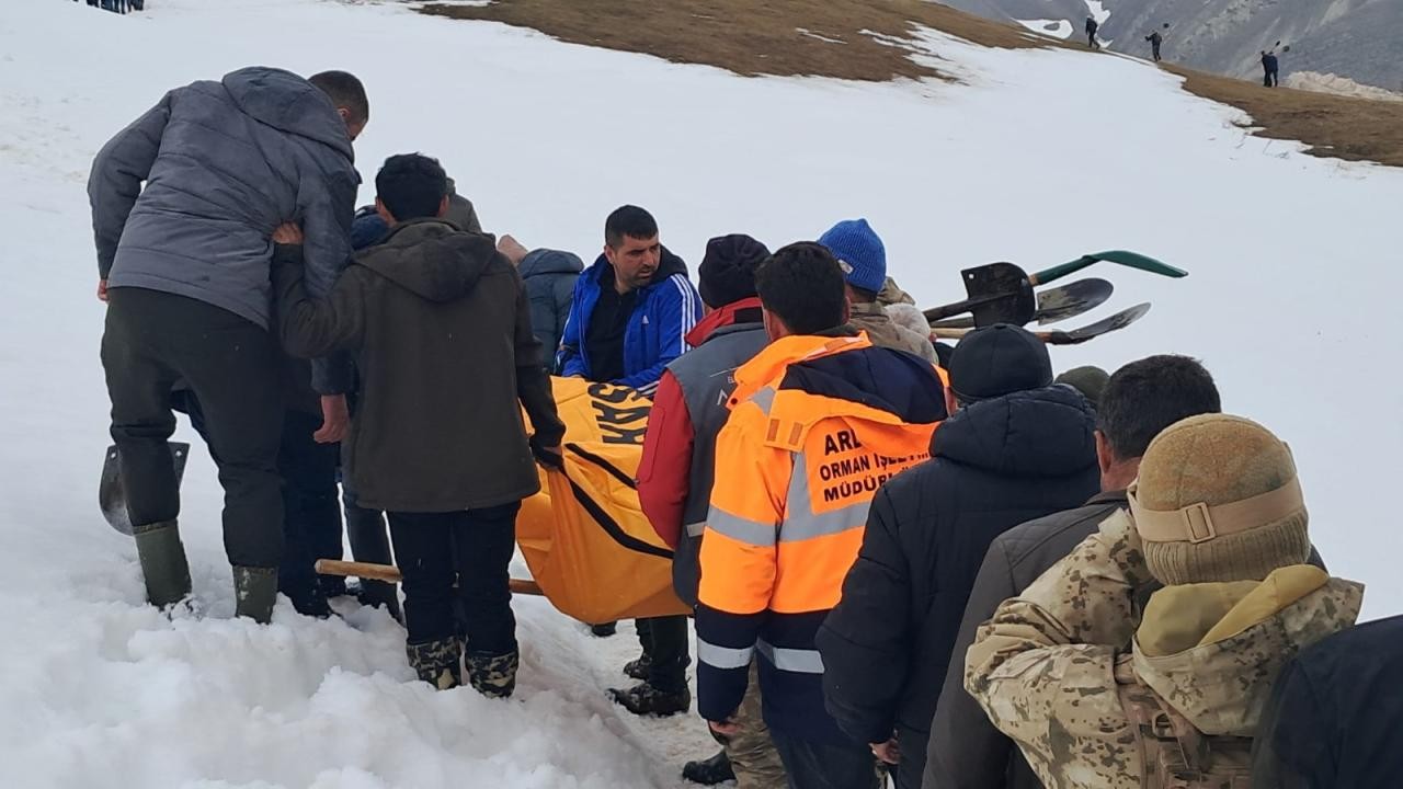 125 gün çığ altında kaldı! Çobanın cansız bedenine ulaşıldı