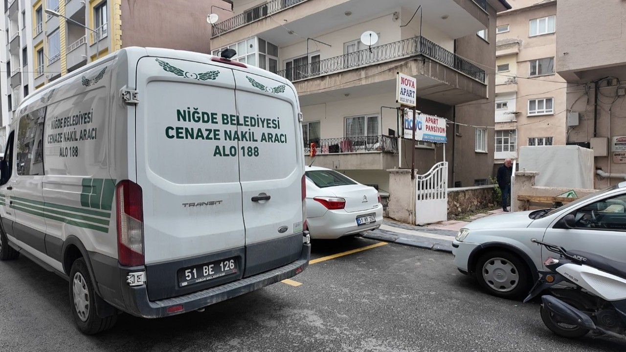 Bir kişi apart dairede ölü bulundu