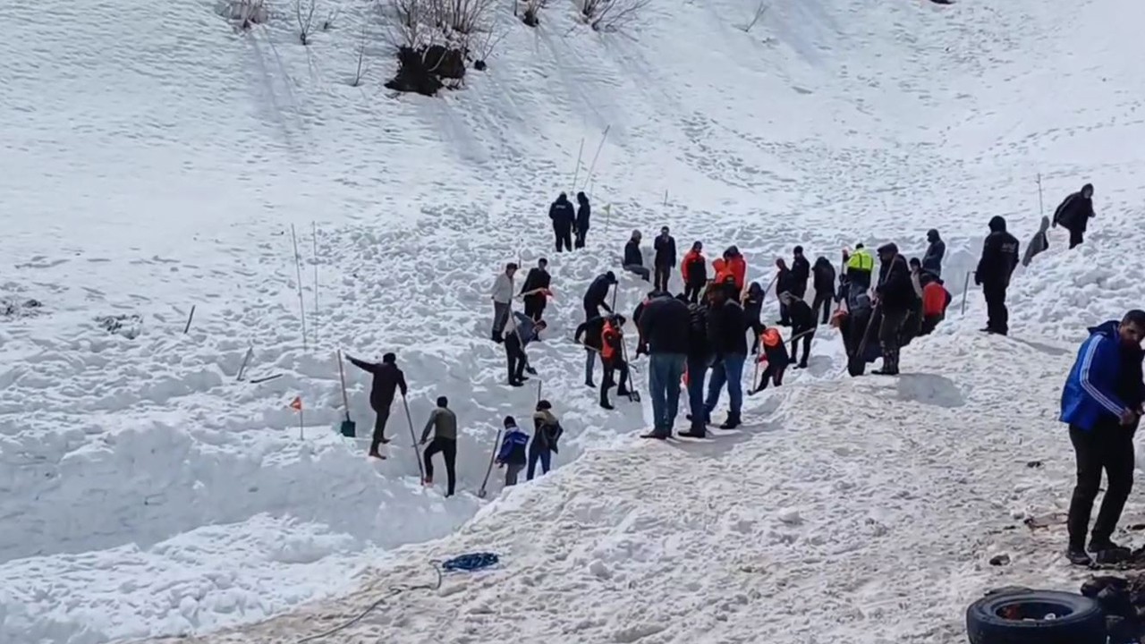 Çığ altında kalan çoban için yeniden başlatılan arama çalışmaları 4'üncü gününde