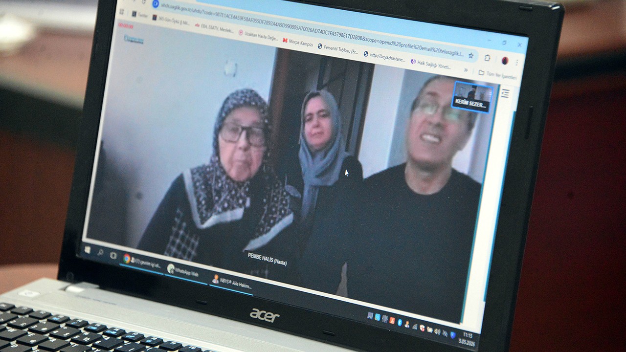 91 yaşındaki hasta, doktorla görüntülü görüşerek evinden muayene oldu