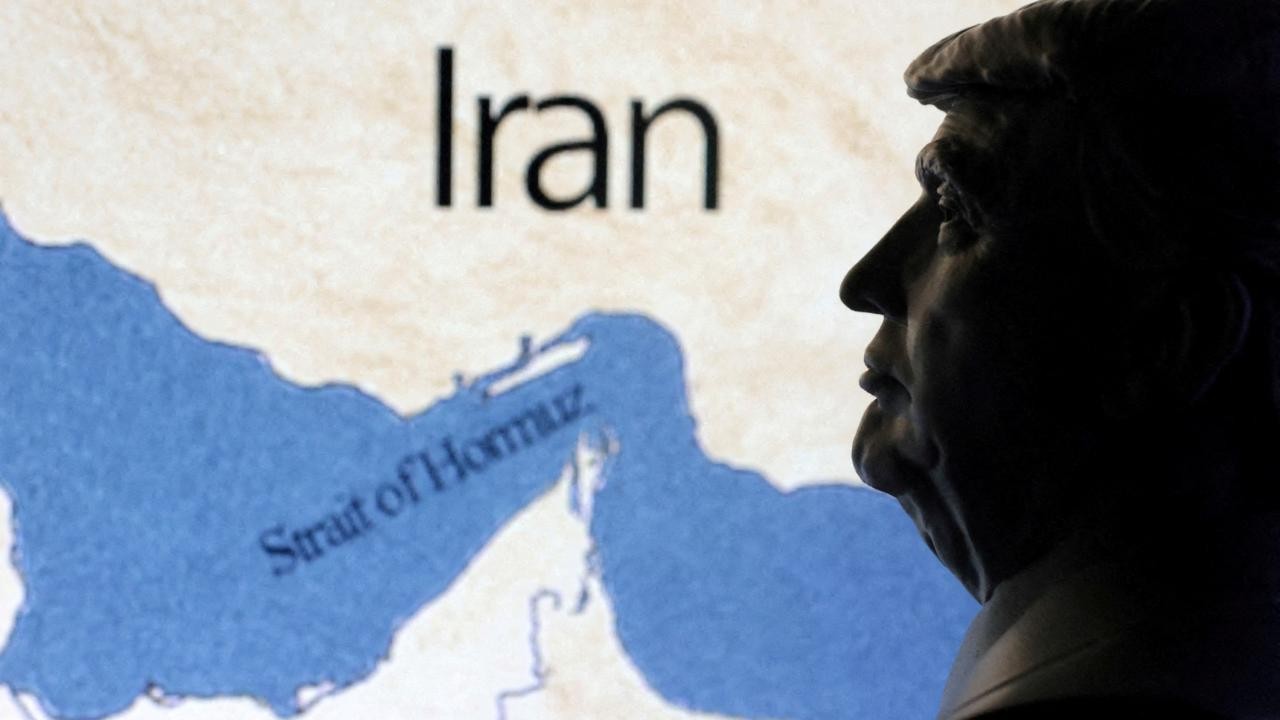 Trump Hürmüz'deki "Özgürlük Projesi"ni neden durdurdu?