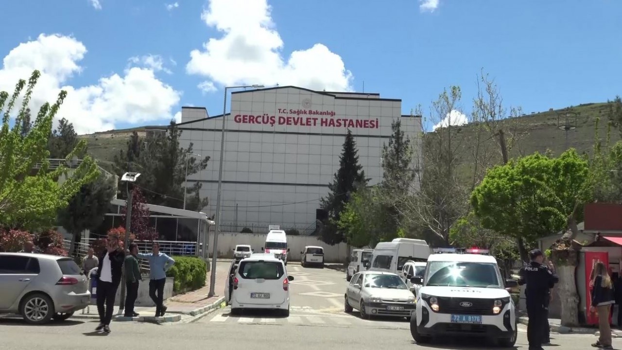Yolun karşısına geçerken hafif ticari aracın çarptığı çocuk ağır yaralandı