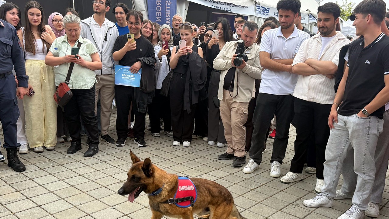 Jandarmanın arama-kurtarma köpeği Çınar’ın son gösterisi, ilgiyle izlendi