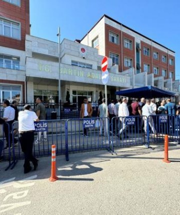 13 yaşındaki kız çocuğuna 'cinsel istismar' soruşturmasında 33 tutuklama