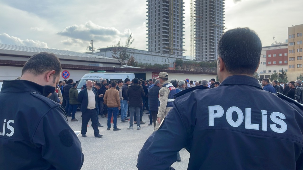 Barış yemeği öncesi iki aile arasında silahlı kavga! 2'si kardeş 3 ölü