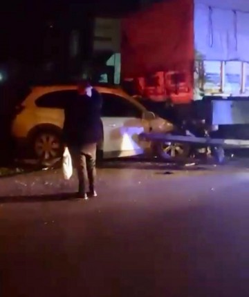 Tıra arkadan çarpan otomobilin sürücüsü ağır yaralandı