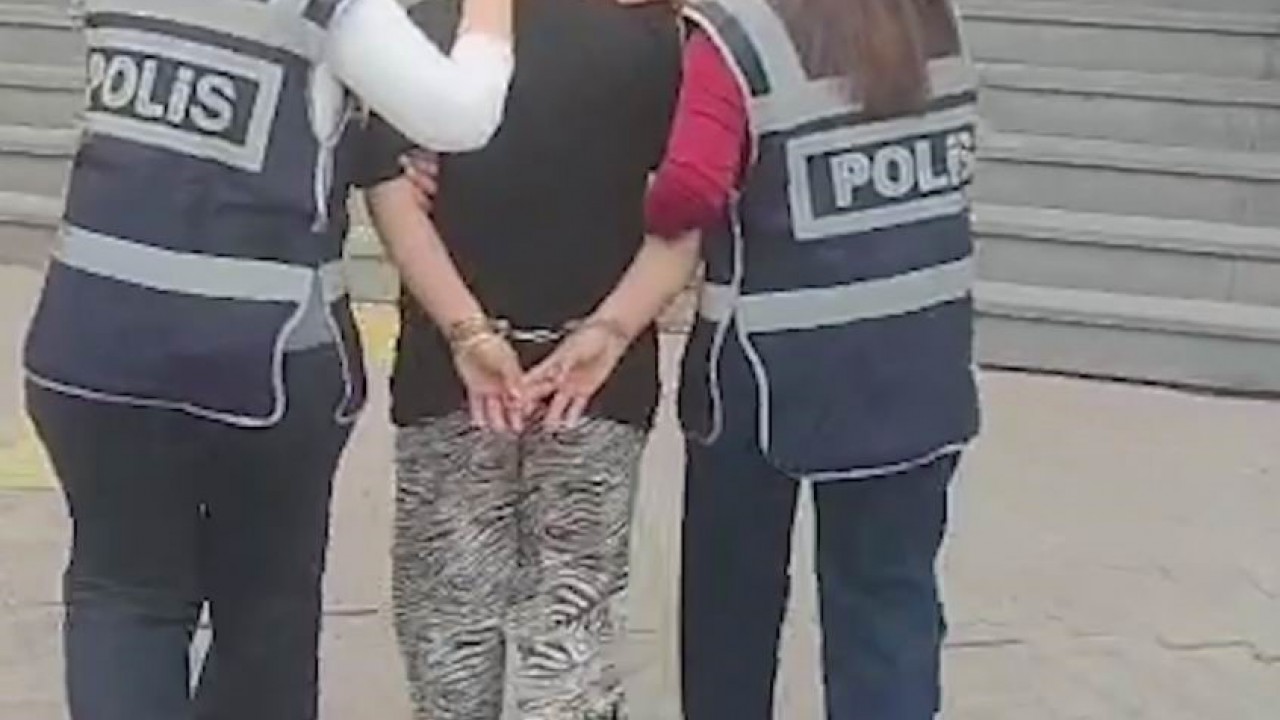 Hırsızlık suçundan 70 yıl cezası bulunan kadın polisten kaçamadı