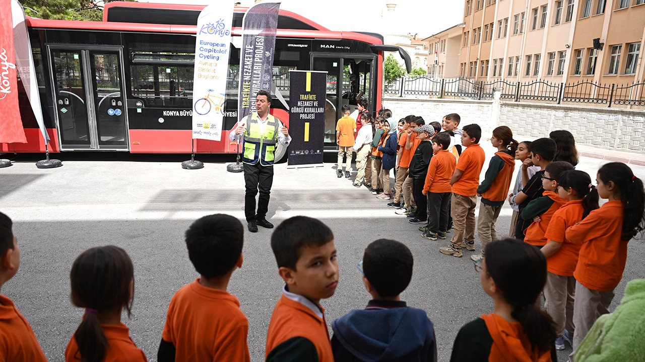 Konya’da çocuklara trafikte nezaket eğitimi