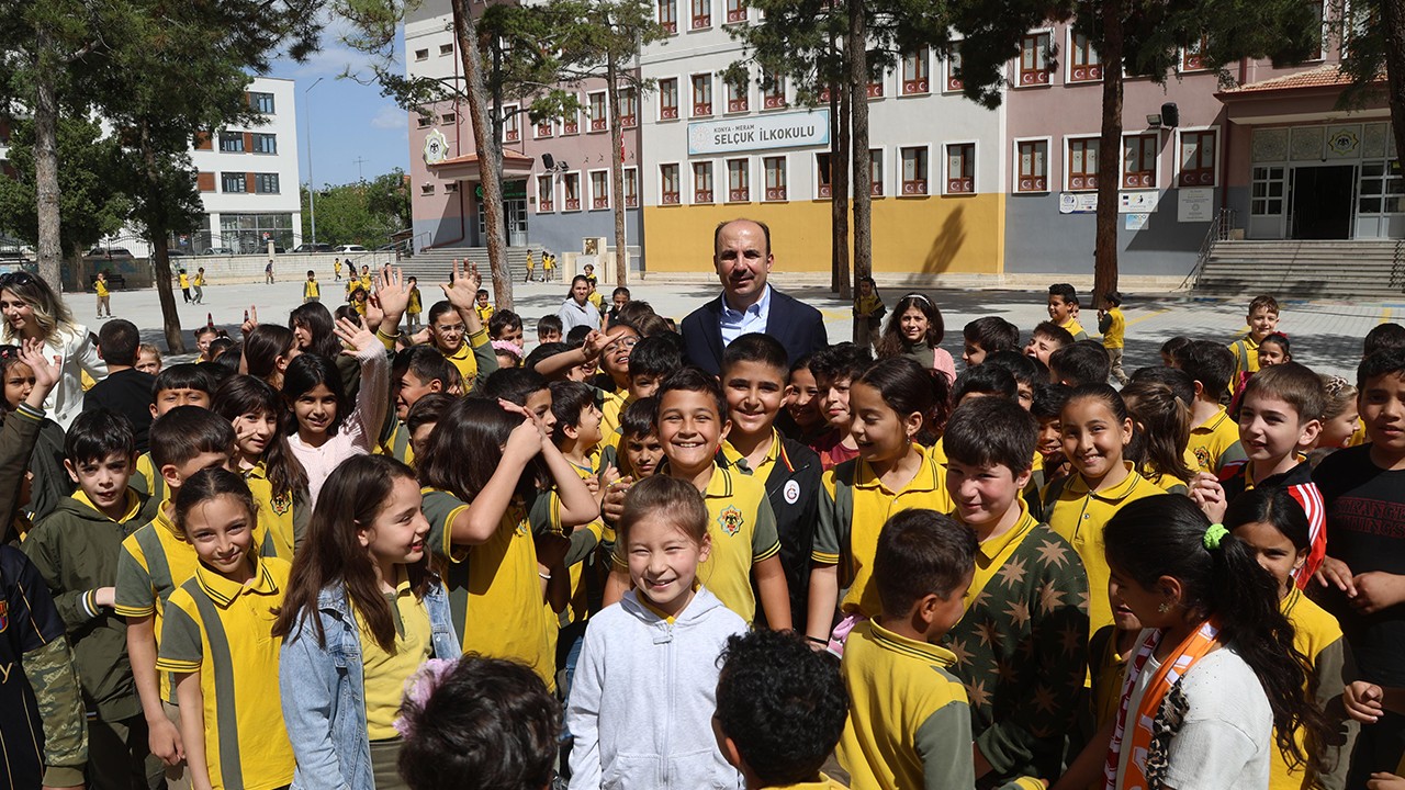 Başkan Altay mezun olduğu Selçuk İlkokulu’nda öğrencilerle buluştu